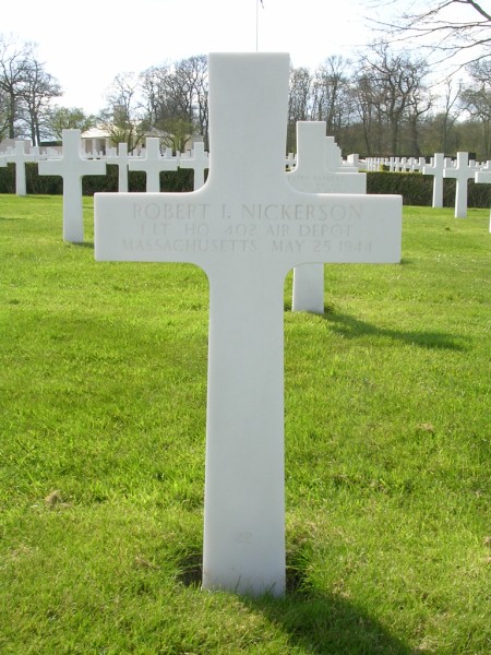 Grave of 1st Lieutenant Robert L. Nickerson at Cambridge American Military Cemetery, Madingley