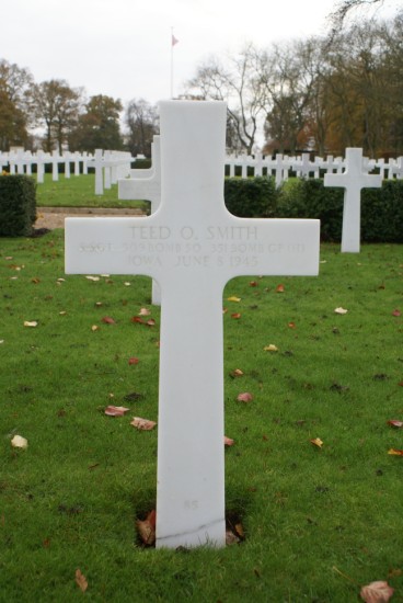 Grave of Staff Sergeant Teed O. Smith at Cambridge American Cemetery