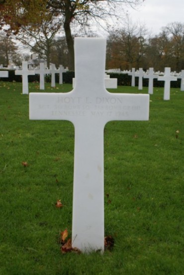 Grave of Sergeant Hoyt E. Dixon at Cambridge American Military Cemetery